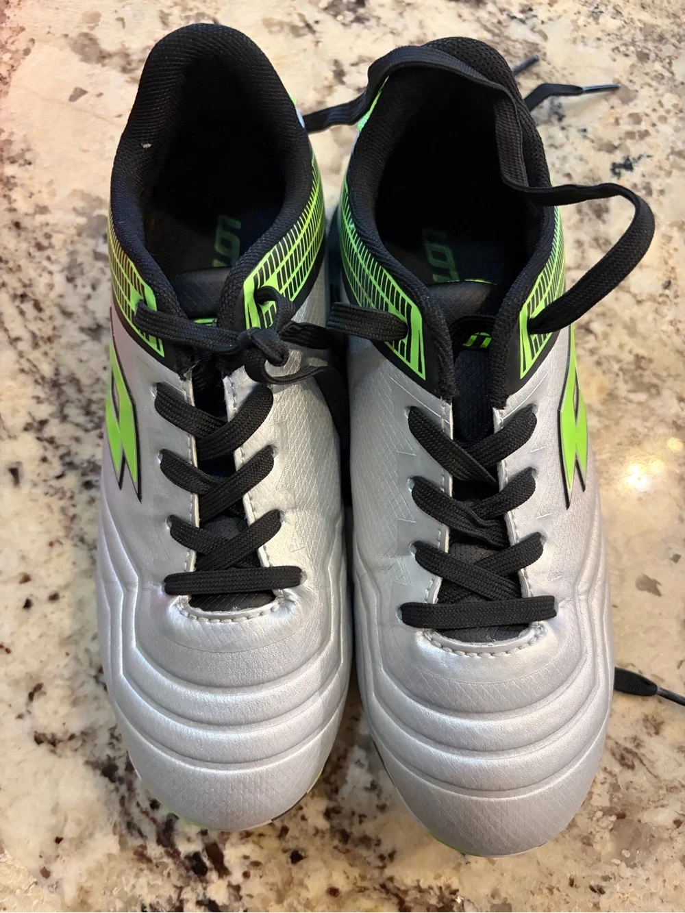 Indoor Turf Soccer Cleats LOTTO Kids Roma 500 Soccer Shoes - Sz 2 (kids / youth)